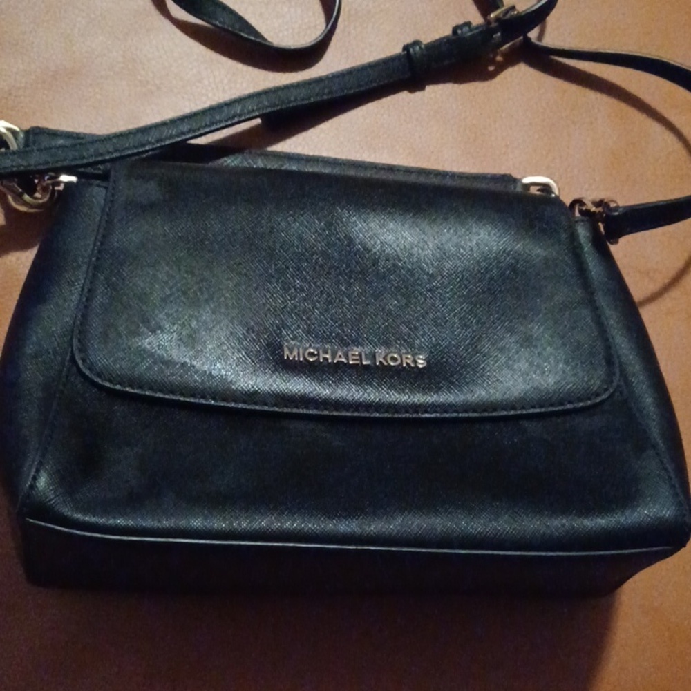 > Michael KORS Elegant Black Shoulder Bag - Picture 5 of 11